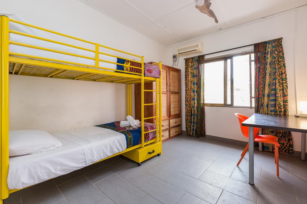 Agoo Hostel (Adults Only) Аккра Экстерьер фото