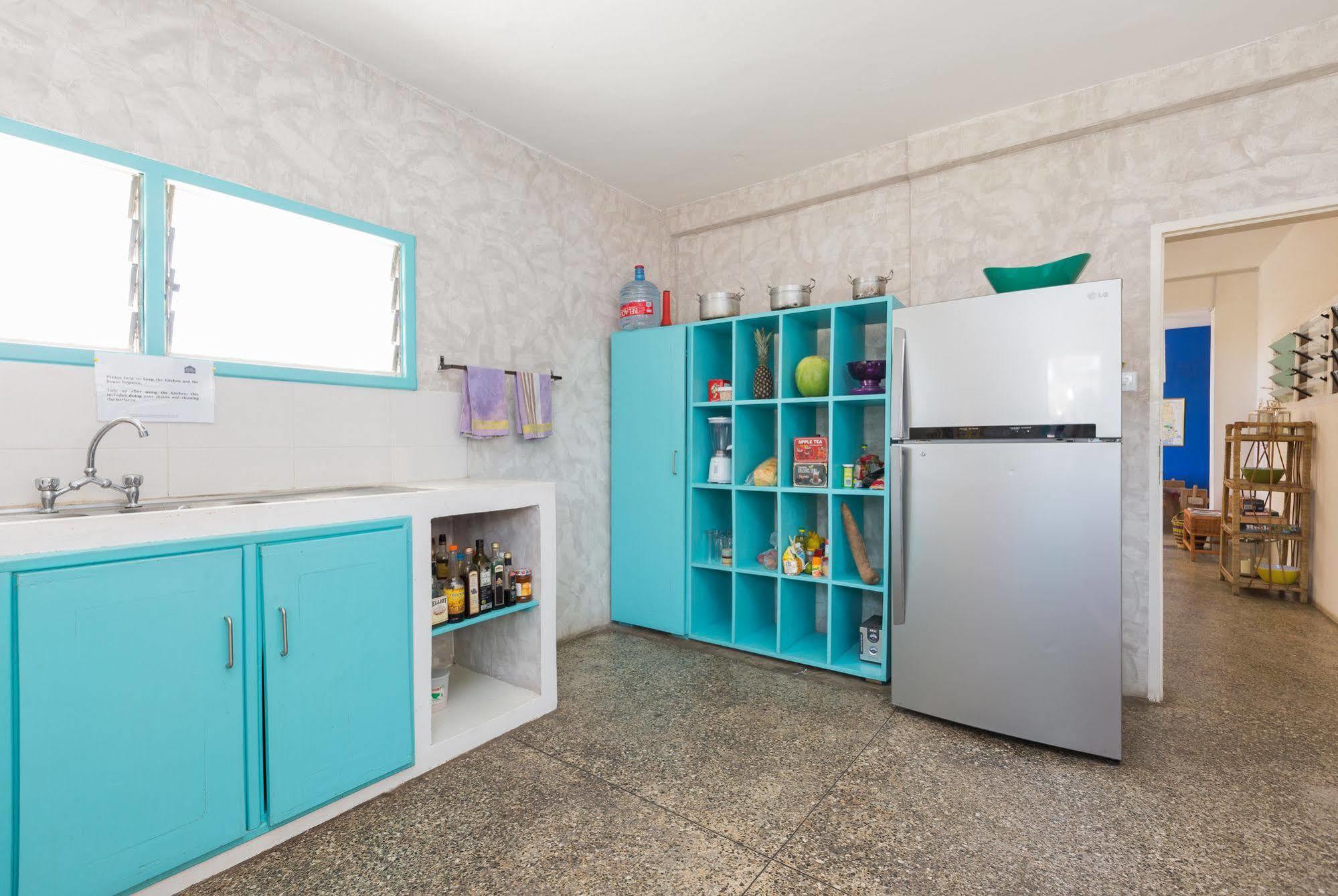 Agoo Hostel (Adults Only) Аккра Экстерьер фото