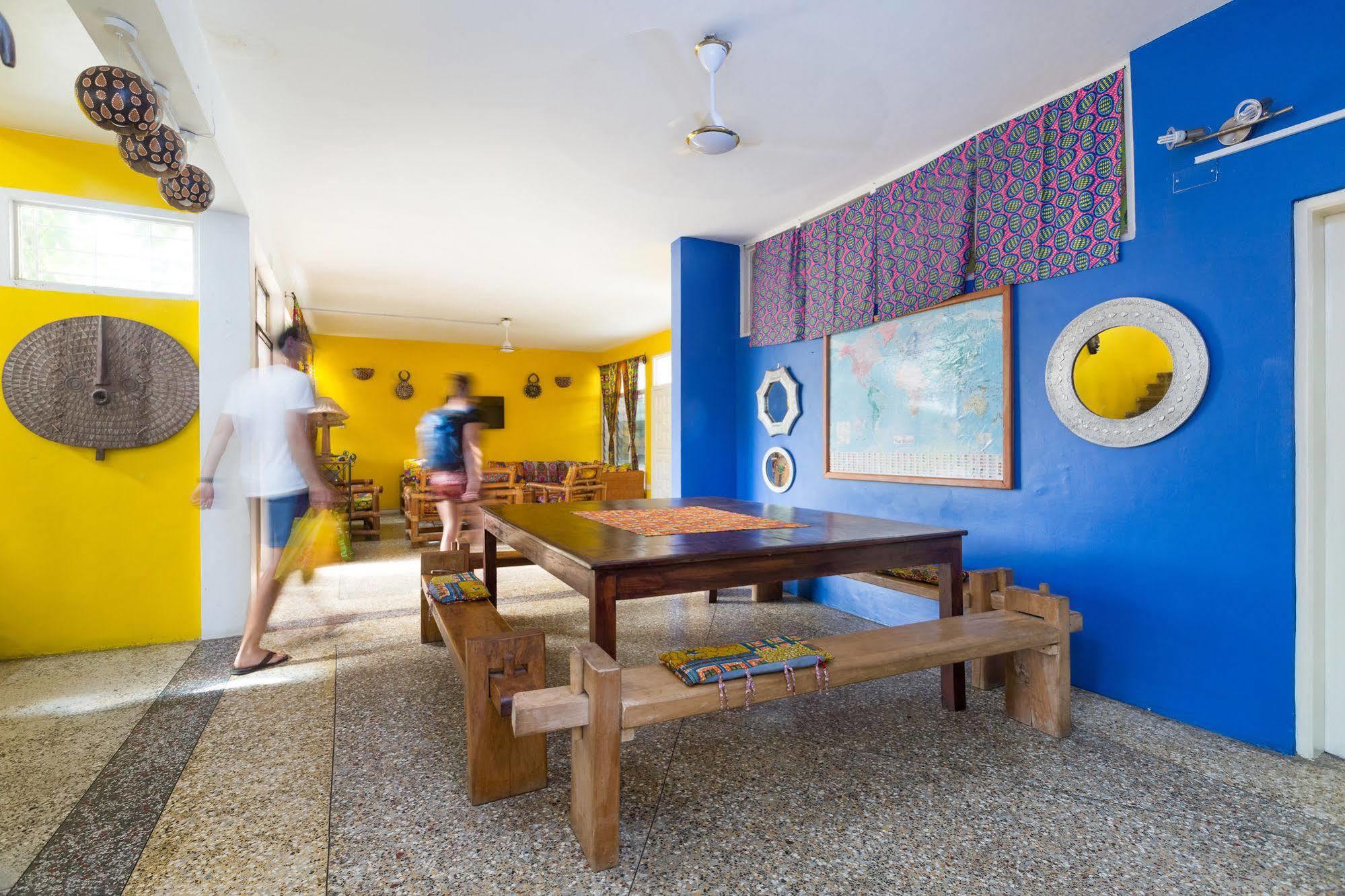 Agoo Hostel (Adults Only) Аккра Экстерьер фото