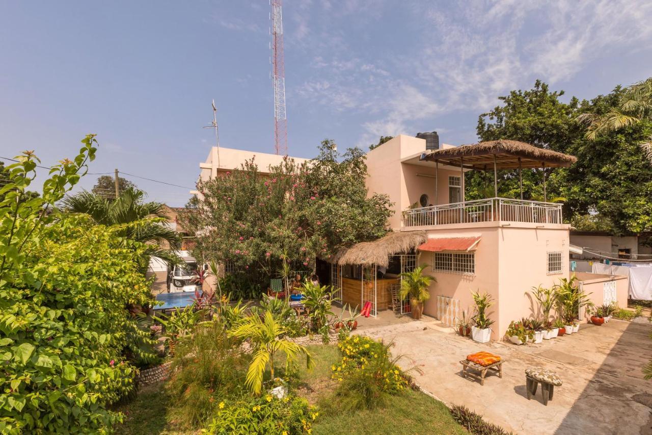 Agoo Hostel (Adults Only) Аккра Экстерьер фото