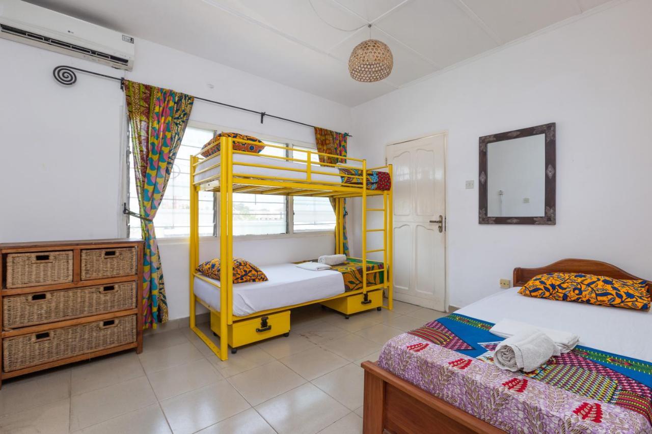 Agoo Hostel (Adults Only) Аккра Экстерьер фото